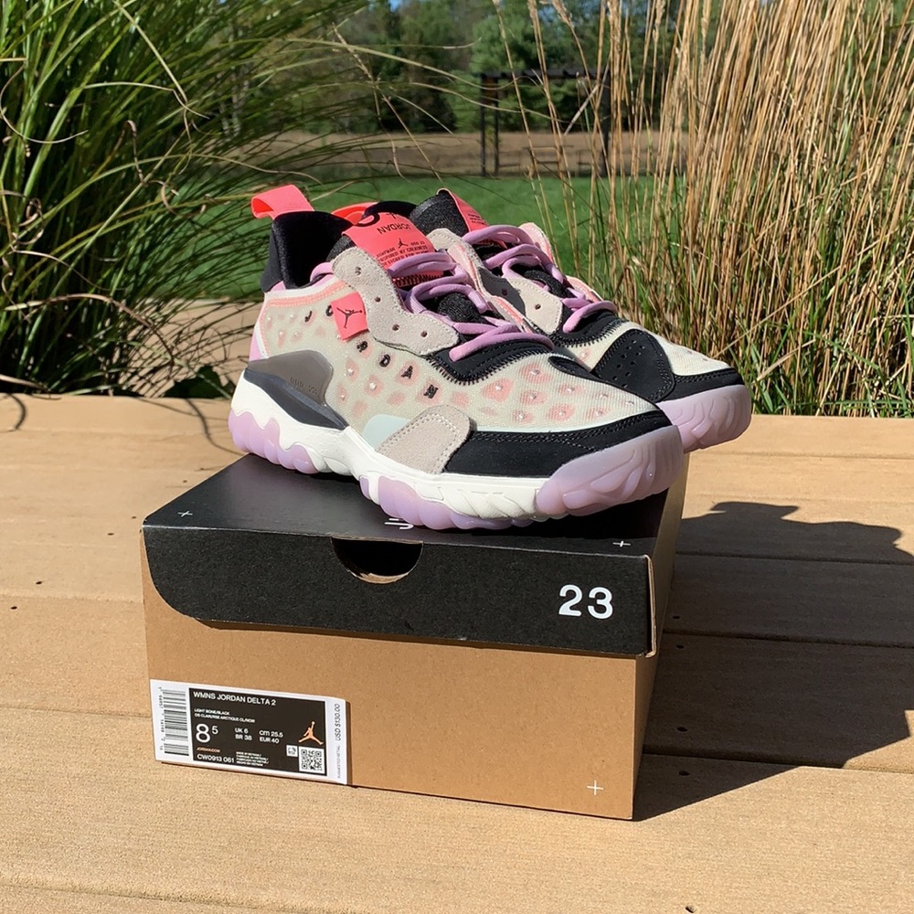 BRAND NEW!! WOMENS Jordan Delta 2